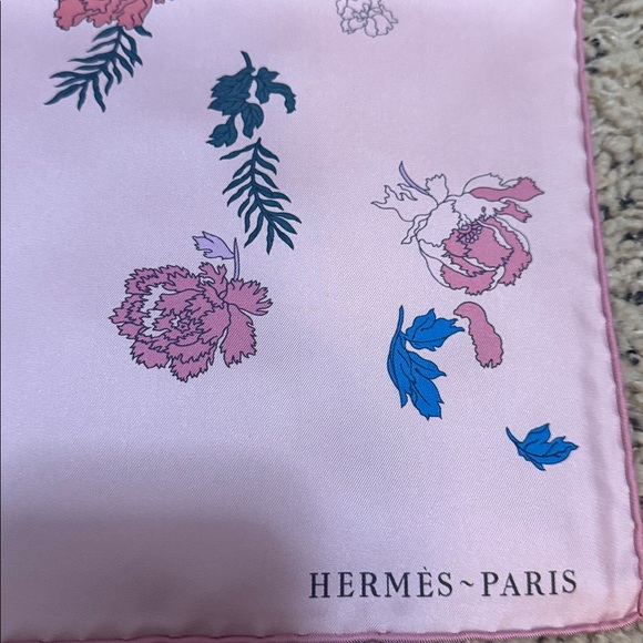Hermes Floral Horse Silk Scarf Carre Robe Legere - Picture 4 of 10